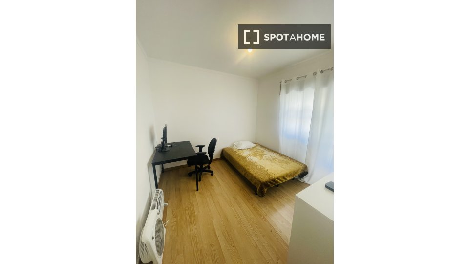 Double room Lisbon, 2 beds — photo 29