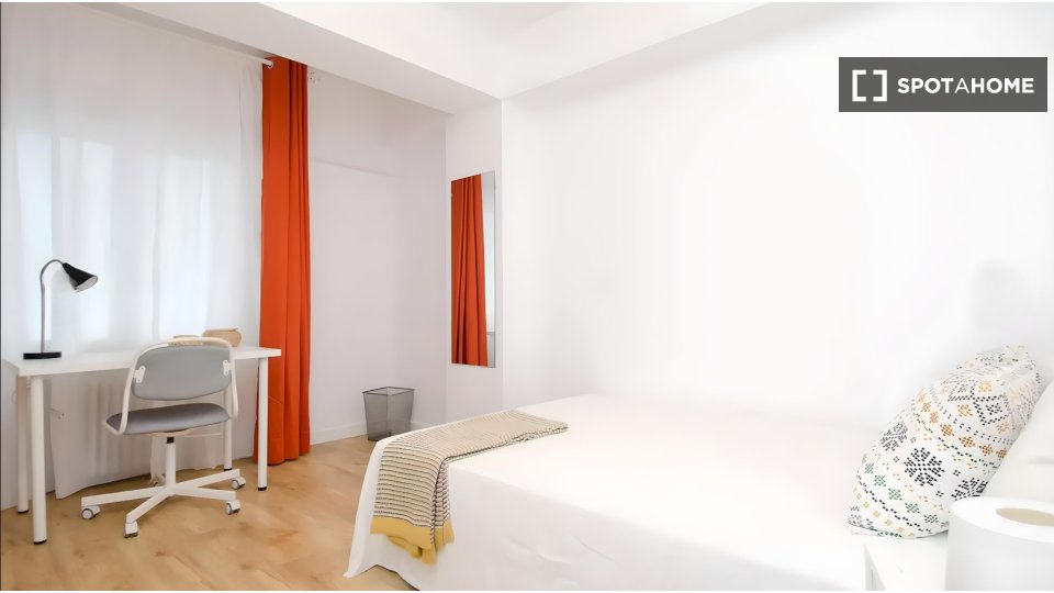 Double room Madrid, 6 beds — photo 36