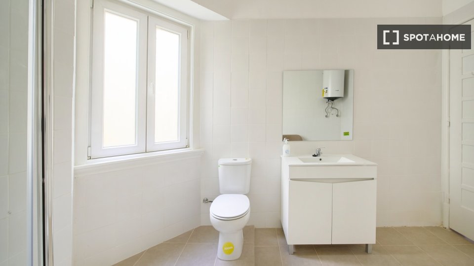 Double room Lisbon, 7 beds — photo 12