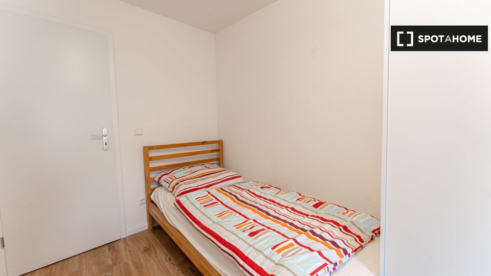 Double room Berlin, 10 beds, 120m² — photo 9