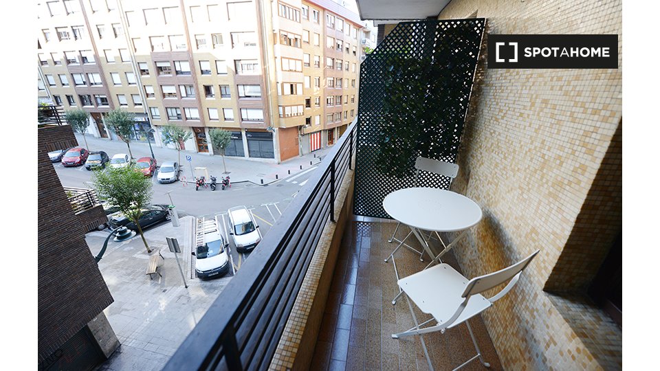Double room Bilbao, 3 beds — photo 11