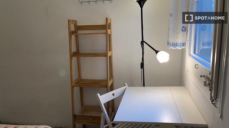 Double room Barcelona, 5 beds, 100m² — photo 1