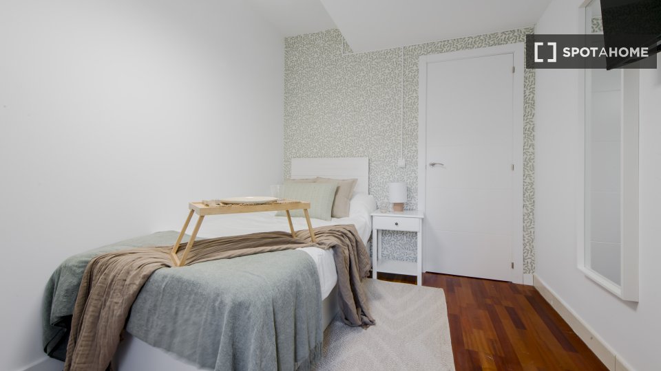 Double room Madrid, 8 beds — photo 10