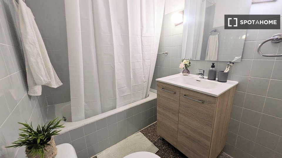 Double room Valencia, 4 beds, 100m² — photo 11