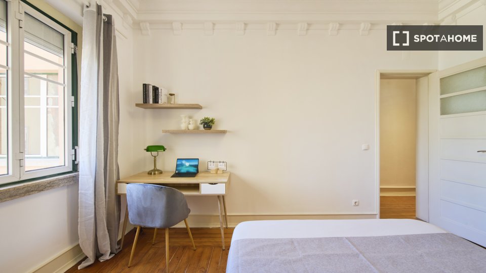 Double room Lisbon, 6 beds — photo 15