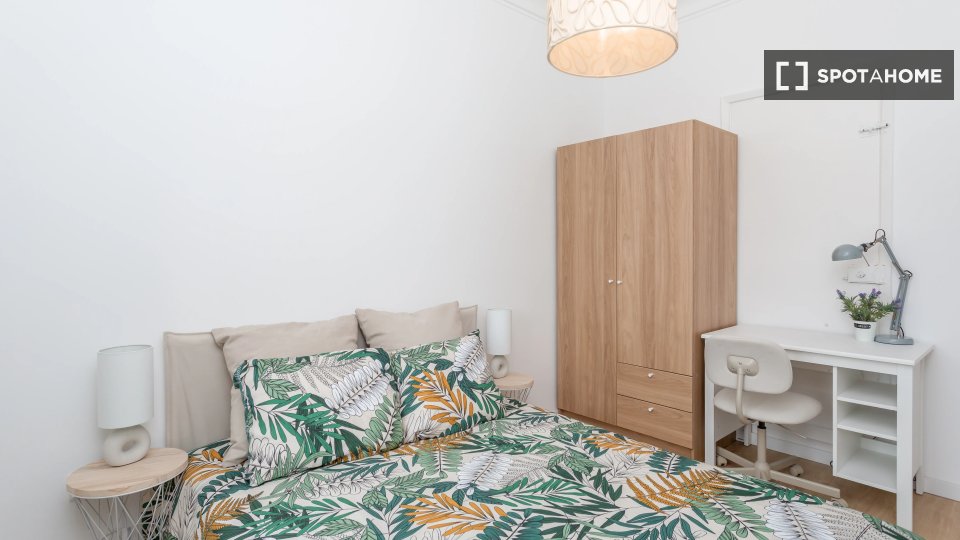Double room Lisbon, 5 beds — photo 9