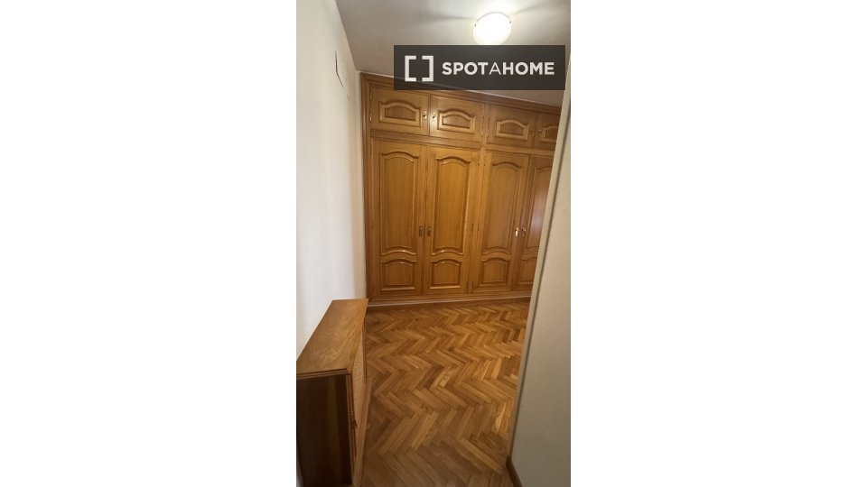 Double room Valencia, 5 beds, 240m² — photo 15