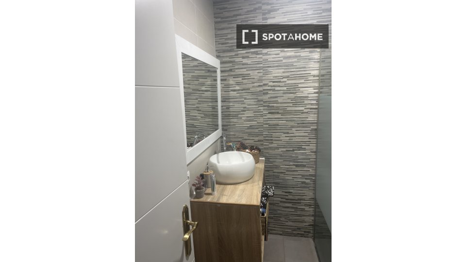 Double room Alicante, 3 beds, 90m² — photo 6