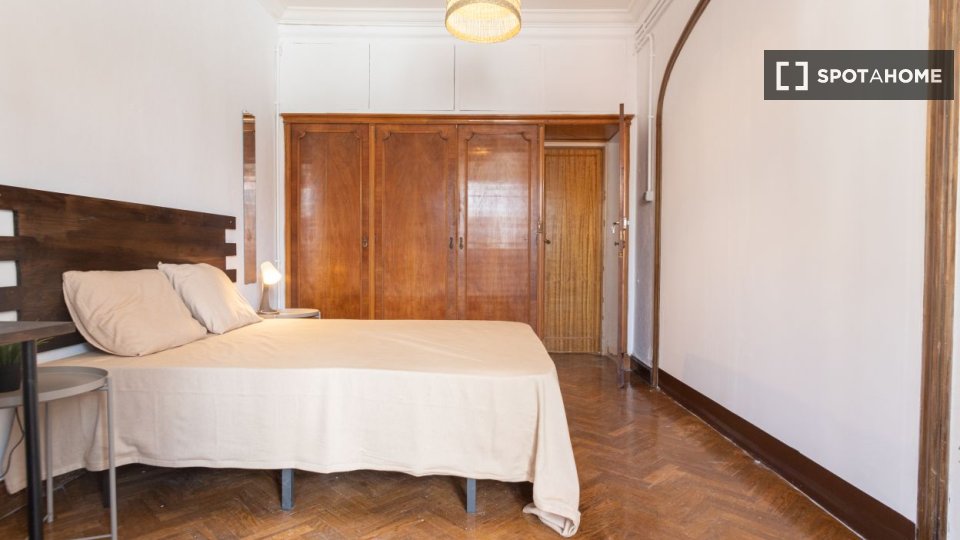 Double room Barcelona, 9 beds, 210m² — photo 4