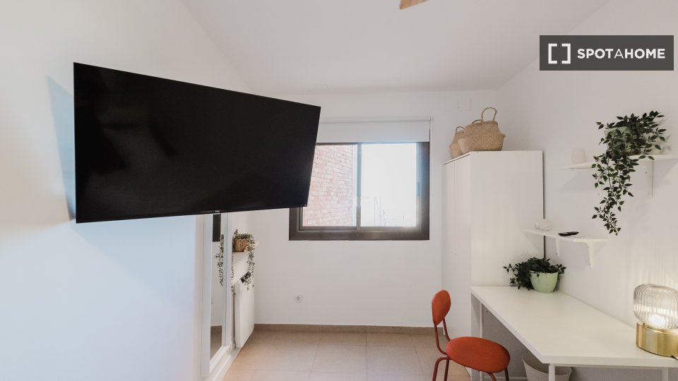Double room Barcelona, 3 beds, 62m² — photo 2