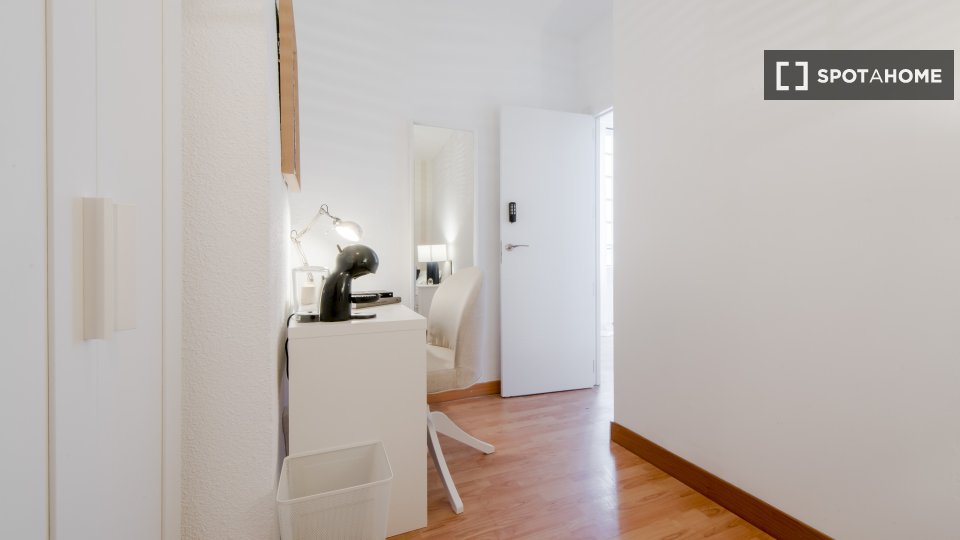 Double room Madrid, 5 beds — photo 14