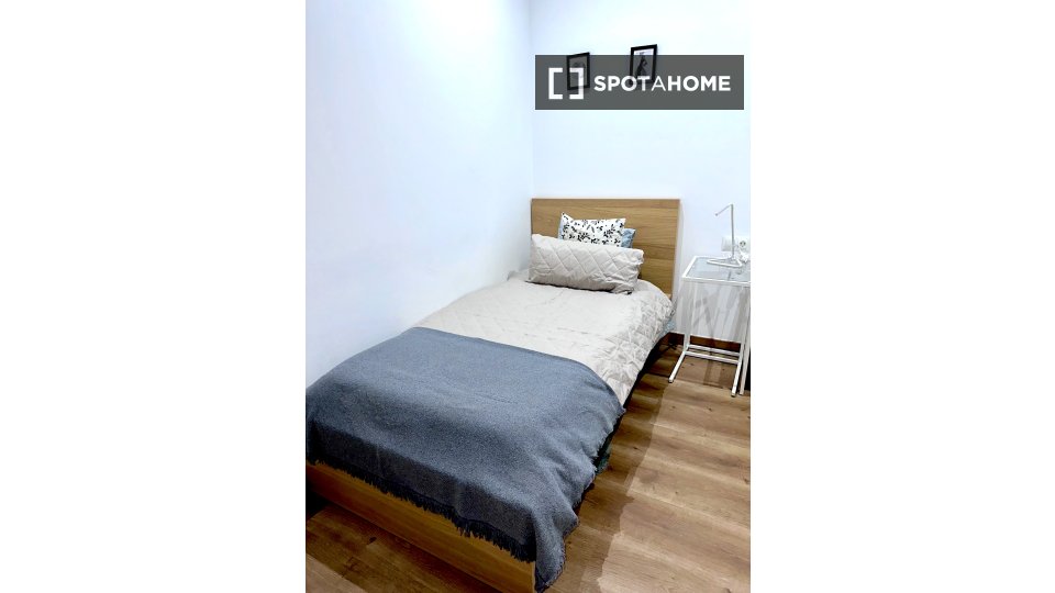 Double room Barcelona, 5 beds — photo 22