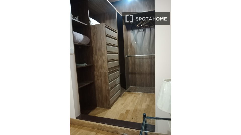 Double room Madrid, 4 beds, 100m² — photo 18