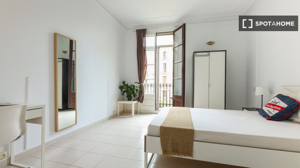 Double room Barcelona, 6 beds, 150m² — photo 8