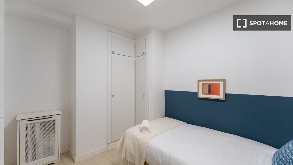 Habitación doble Madrid, 7 habitaciones — foto 18