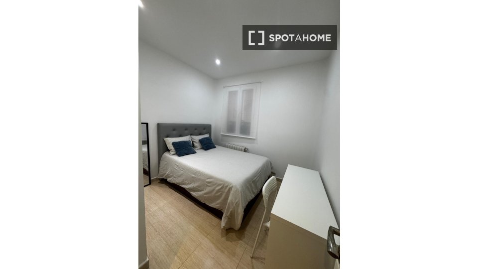 Double room Madrid, 4 beds, 90m² — photo 3
