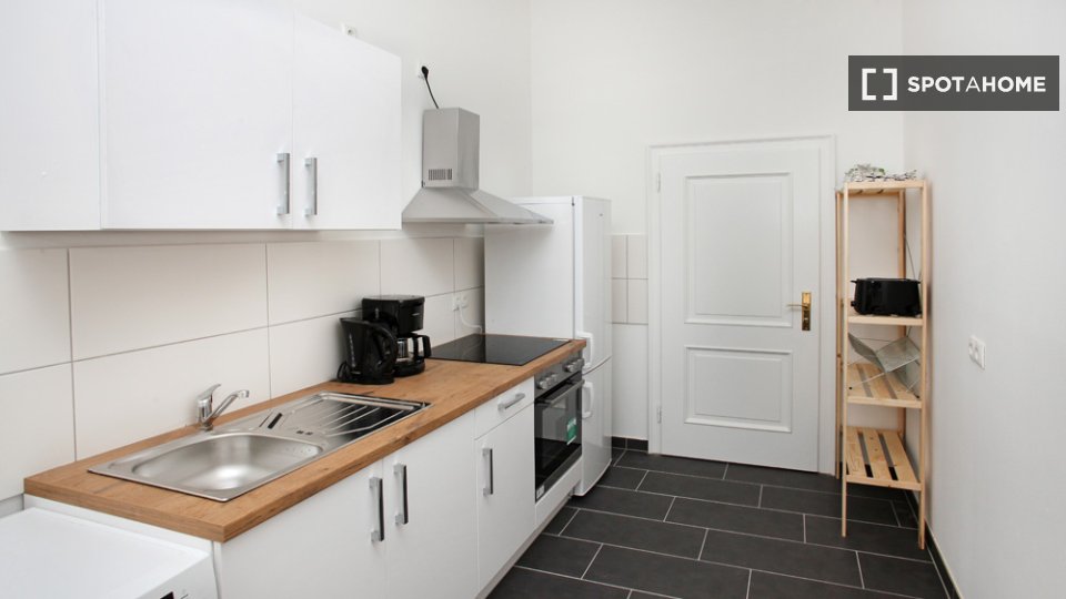 Double room Berlin, 4 beds, 104m² — photo 11