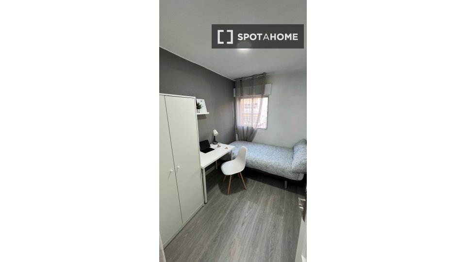 Double room Madrid, 4 beds — photo 12
