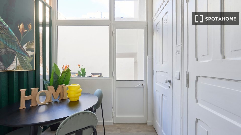 Double room Lisbon, 5 beds — photo 36