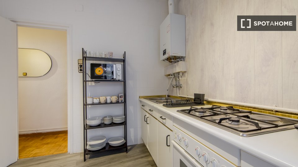 Double room Madrid, 4 beds, 120m² — photo 1