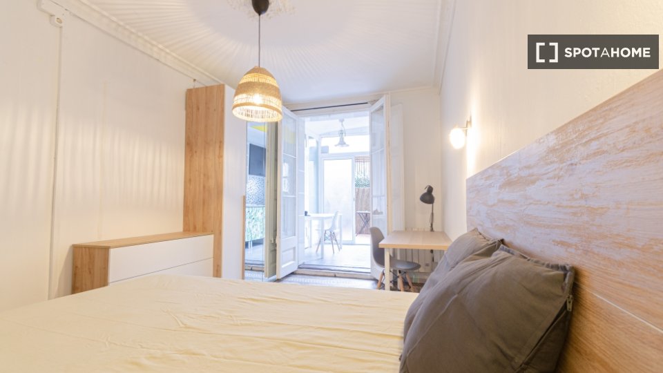Double room Barcelona, 7 beds, 150m² — photo 10