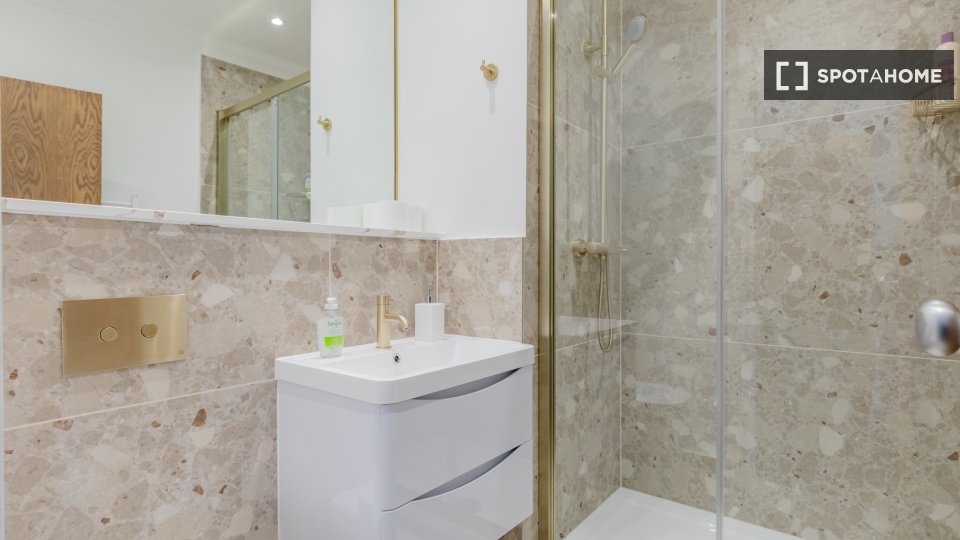 Apartment London, 2 beds — photo 18