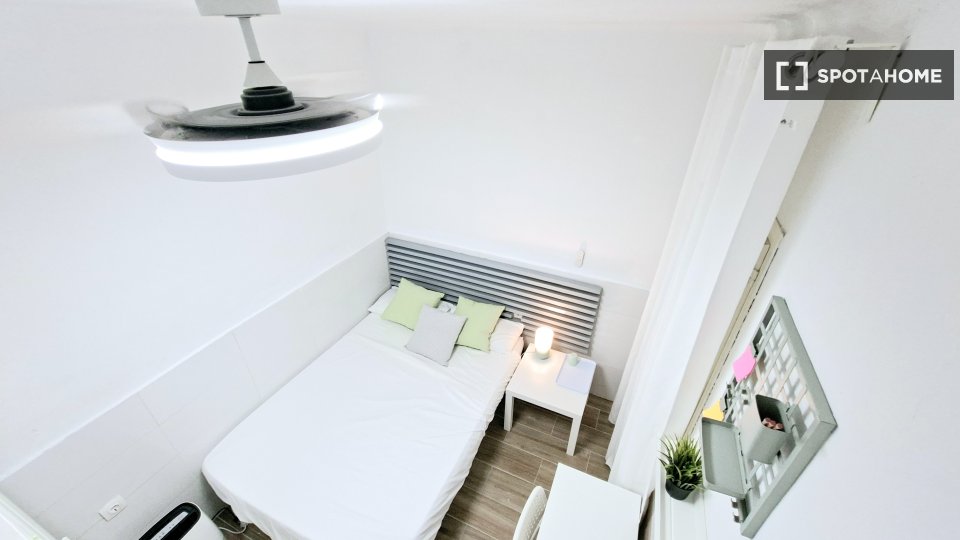 Double room Barcelona, 4 beds, 65m² — photo 85