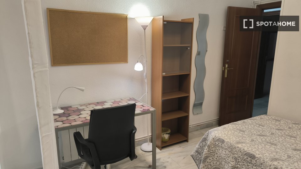 Habitación en piso compartido en Angustias-Chana-Encina, Granada