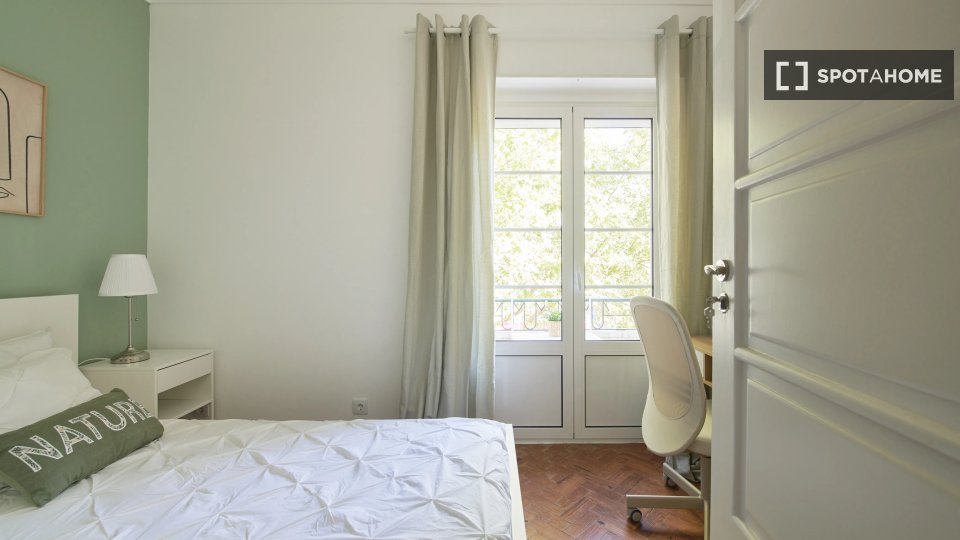 Double room Lisbon, 6 beds — photo 1