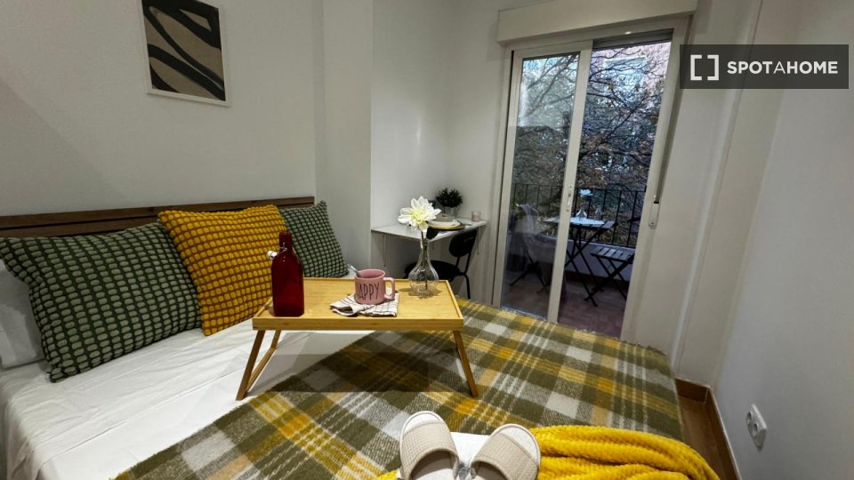 Double room Madrid, 5 beds — photo 18
