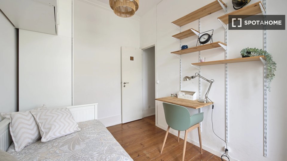 Double room Lisbon, 6 beds — photo 4