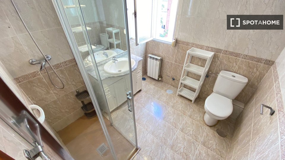 Double room Madrid, 5 beds — photo 30