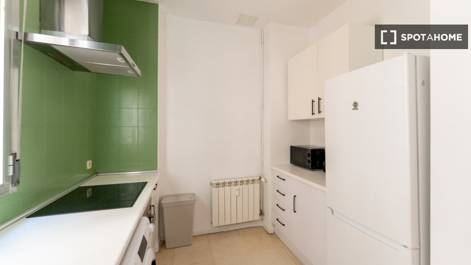Double room Madrid, 3 beds — photo 18
