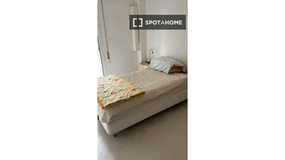 Double room Bologna, 3 beds — photo 10