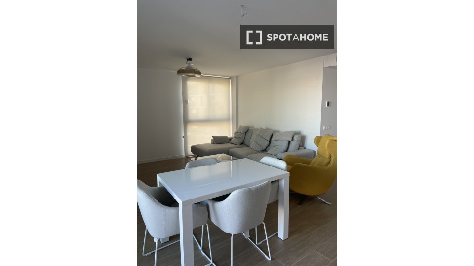 Double room Alicante, 3 beds — photo 13