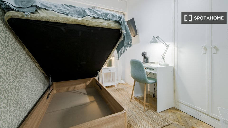Double room Madrid, 11 beds, 250m² — photo 1