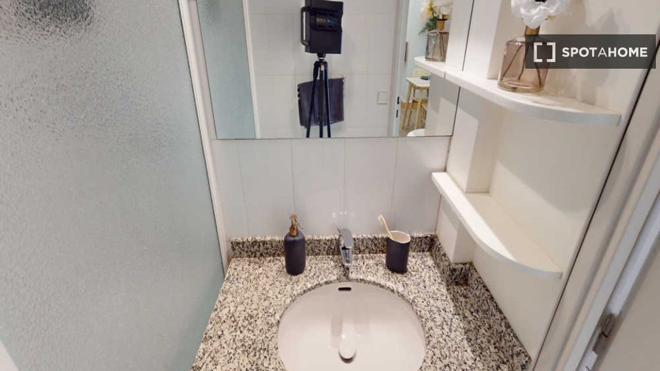 Double room Paris, 5 beds, 100m² — photo 4