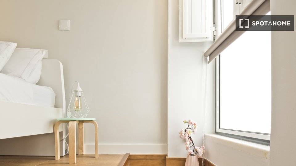 Apartment Lisbon, 2 beds, 33m² — photo 11