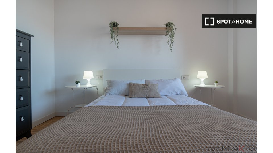 Double room Madrid, 6 beds, 140m² — photo 8