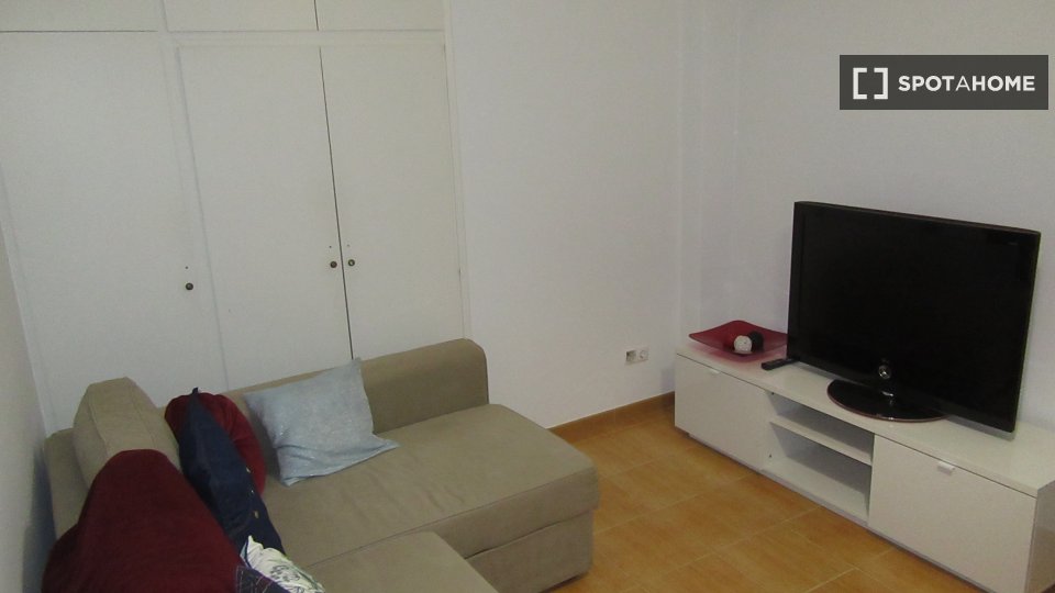 Double room Lisbon, 3 beds, 100m² — photo 11
