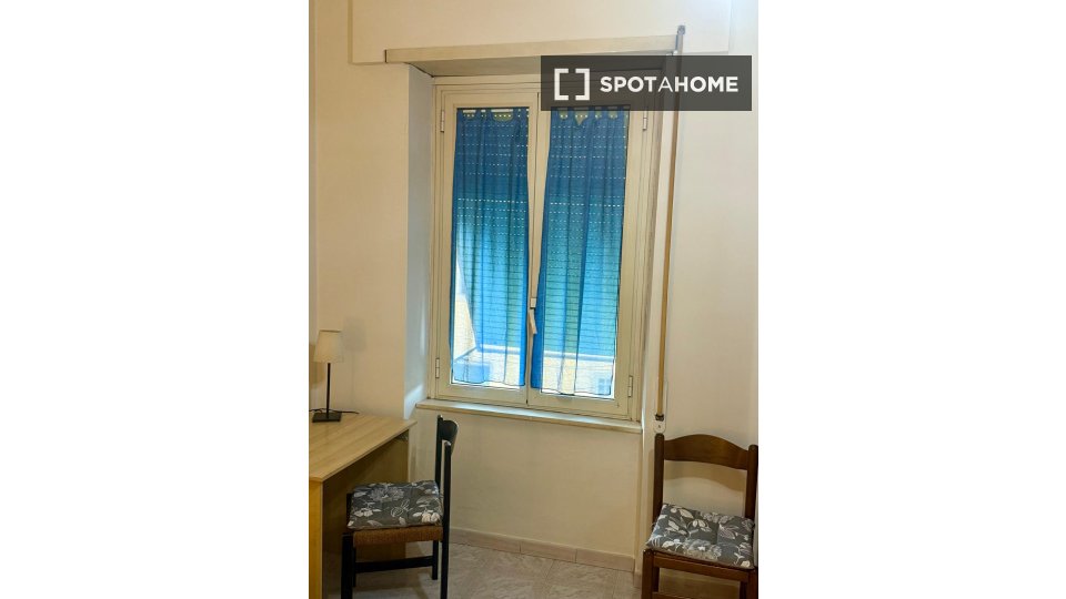 Double room Rome, 3 beds, 85m² — photo 8