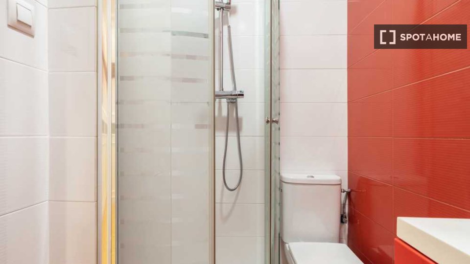 Double room Madrid, 7 beds — photo 32