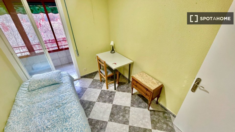 Double room Madrid, 6 beds — photo 10