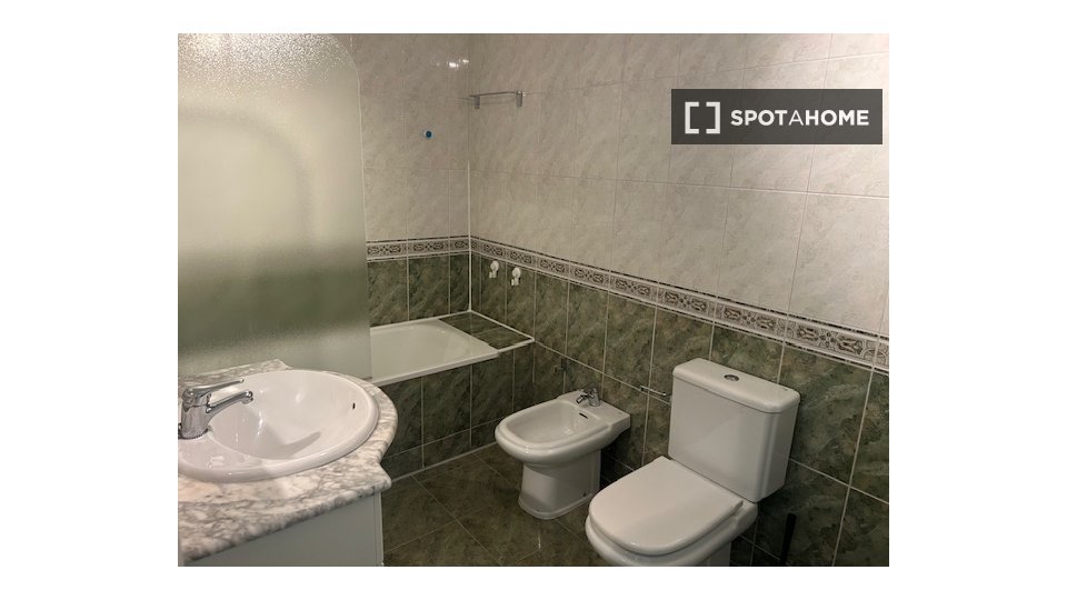 Double room Madrid, 3 beds, 100m² — photo 10
