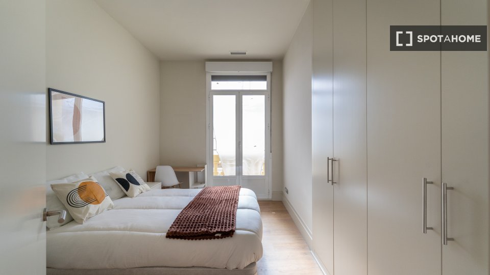 Double room Madrid, 6 beds — photo 17