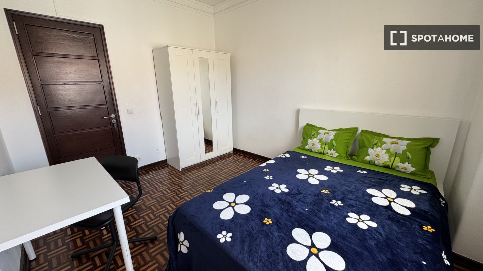 Double room Lisbon, 4 beds, 112m² — photo 2