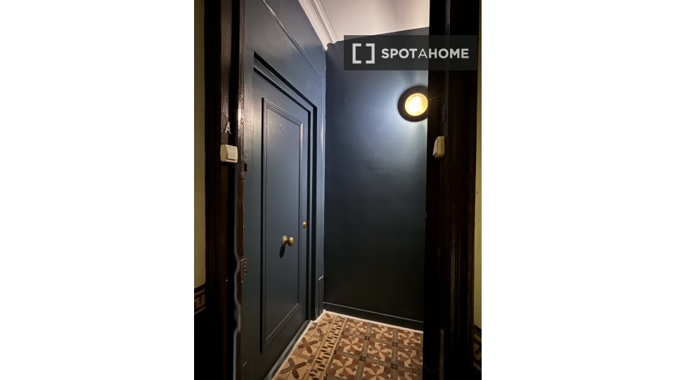Apartment Barcelona, 2 beds, 70m² — photo 3