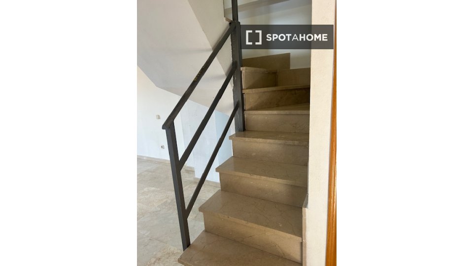 Double room Madrid, 3 beds, 100m² — photo 1