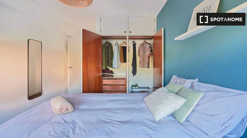 Double room Lisbon, 2 beds — photo 11