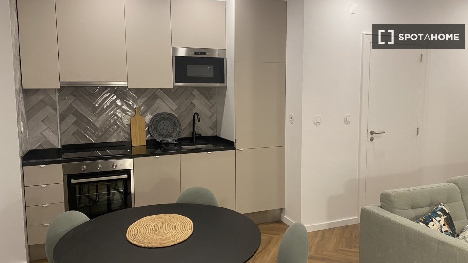Apartment Lisbon, 2 beds, 70m² — photo 15